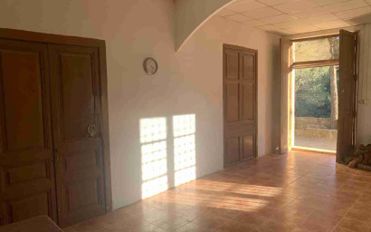 Resale - Finca / Country Property -
Almansa