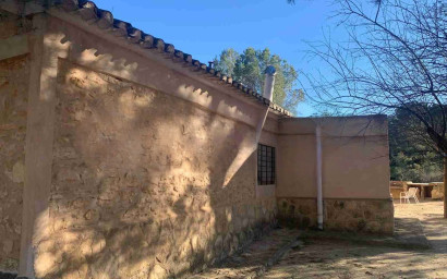 Resale - Finca / Country Property -
Almansa