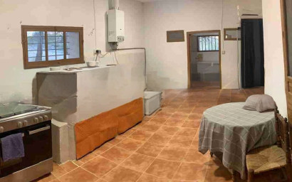 Resale - Finca / Country Property -
Almansa