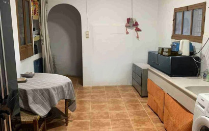 Resale - Finca / Country Property -
Almansa