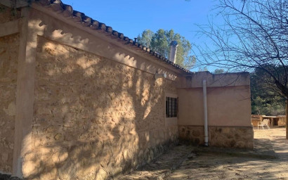 Resale - Finca / Country Property -
Almansa