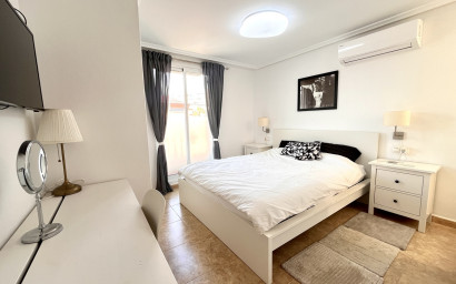 Revente - Maison mitoyenne -
La Mata