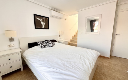 Revente - Maison mitoyenne -
La Mata