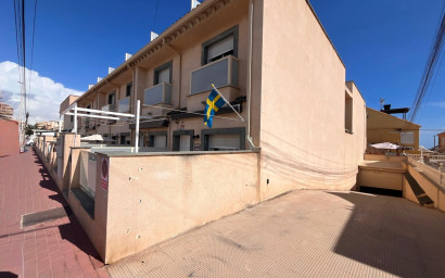 Revente - Maison mitoyenne -
La Mata