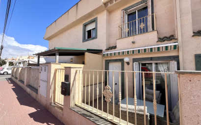 Revente - Maison mitoyenne -
La Mata