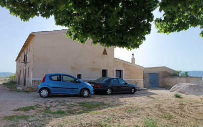 Revente - Maison de campagne -
Yecla