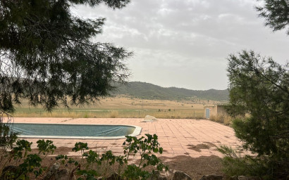 Herverkoop - Landhuis -
Yecla