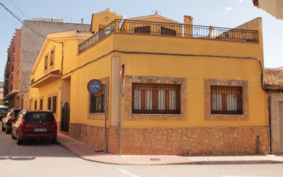 Resale - Townhouse -
Pinoso - Pinoso Alicante