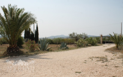 Resale - Finca / Country Property -
Pinoso - Pinoso Alicante