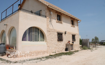 Resale - Finca / Country Property -
Pinoso - Pinoso Alicante