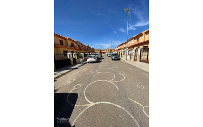 Resale - Townhouse -
Pinoso - Pinoso Alicante