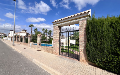 Resale - Townhouse -
La Zenia