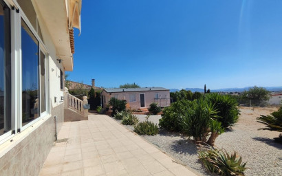 Resale - Villa -
Fortuna