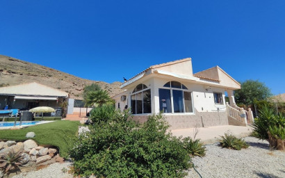 Resale - Villa -
Fortuna