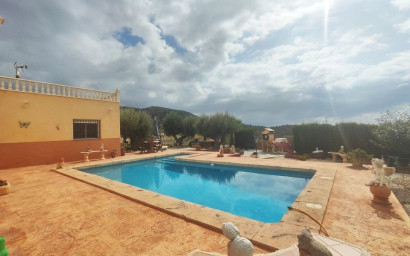 Resale - Villa -
Fortuna