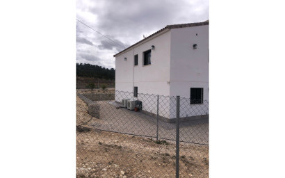 Resale - Villa -
Pinoso - Pinoso Alicante