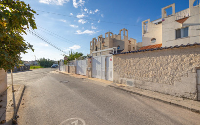 Resale - Townhouse -
Torrevieja - La Siesta - El Salado - Torreta