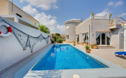 Resale - Villa -
Orihuela Costa - La Regia