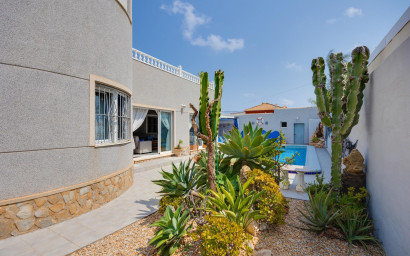 Resale - Villa -
Orihuela Costa - La Regia