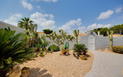 Resale - Villa -
Orihuela Costa - La Regia