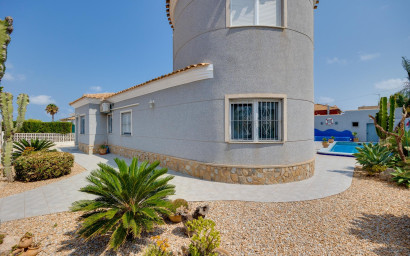 Resale - Villa -
Orihuela Costa - La Regia