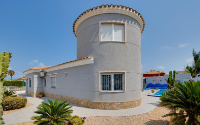 Resale - Villa -
Orihuela Costa - La Regia
