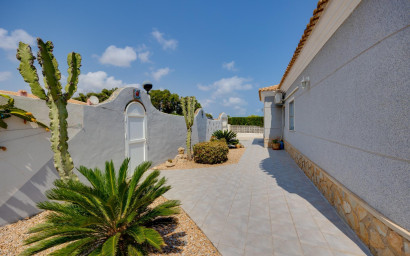 Resale - Villa -
Orihuela Costa - La Regia