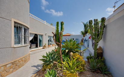 Resale - Villa -
Orihuela Costa - La Regia