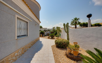 Resale - Villa -
Orihuela Costa - La Regia