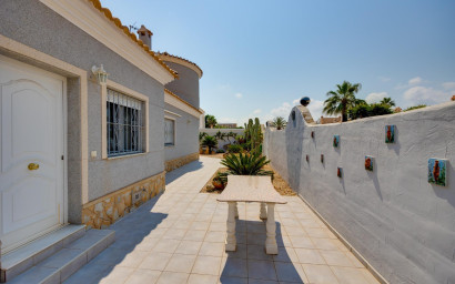 Resale - Villa -
Orihuela Costa - La Regia