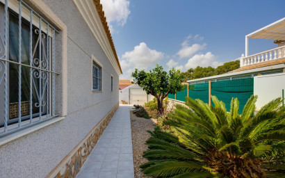 Resale - Villa -
Orihuela Costa - La Regia