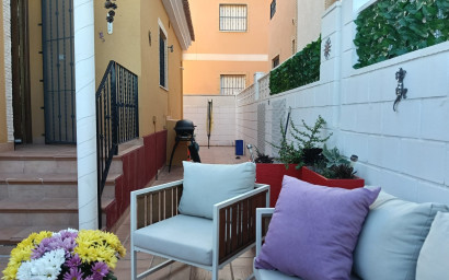 Resale - Villa -
Los Montesinos - La Herrada