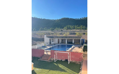 Resale - Villa -
Pinoso - Pinoso Alicante