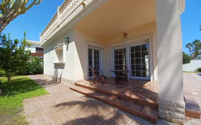 Herverkoop - Villa -
Cabo Roig