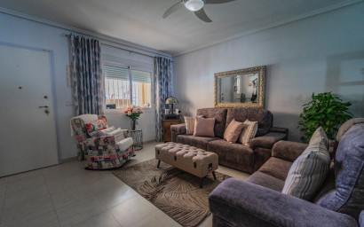 Herverkoop - Herenhuis -
Ciudad Quesada - Lo Marabú