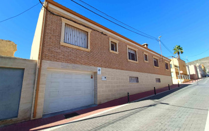 Herverkoop - Herenhuis -
Hondón de los Fráiles