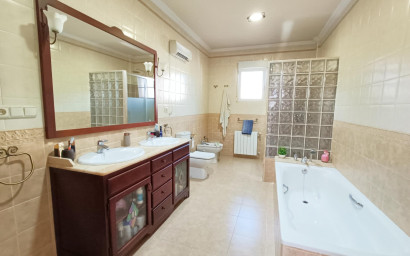 Herverkoop - Herenhuis -
Hondón de los Fráiles