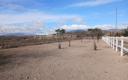 Herverkoop - Hippische installaties -
Monovar