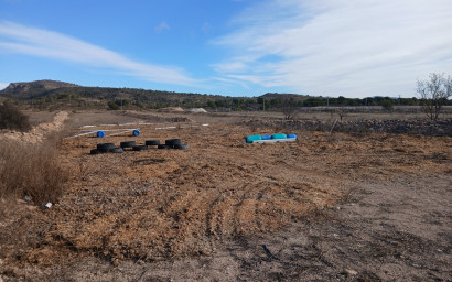 Herverkoop - Hippische installaties -
Monovar