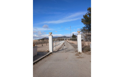 Herverkoop - Hippische installaties -
Monovar