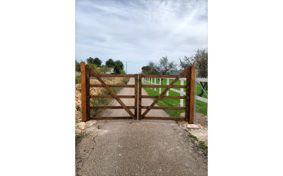 Herverkoop - Hippische installaties -
Monovar