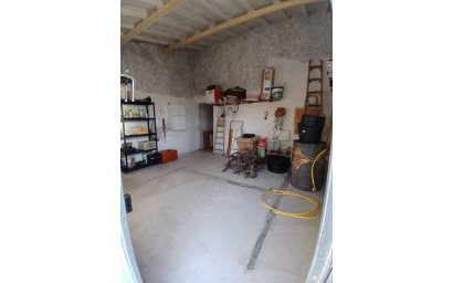 Resale - Finca / Country Property -
Yecla