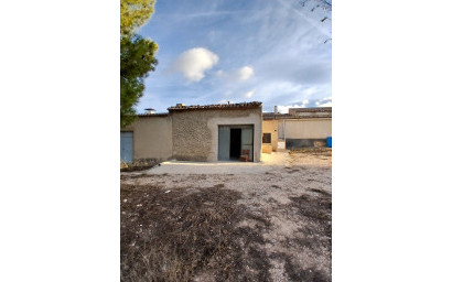 Resale - Finca / Country Property -
Yecla