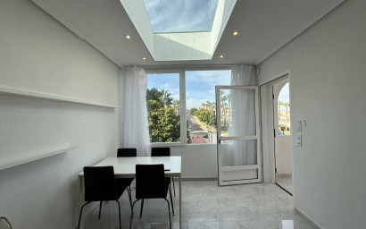 Herverkoop - Herenhuis -
La Mata