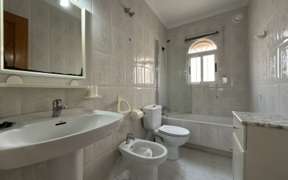 Herverkoop - Herenhuis -
La Mata