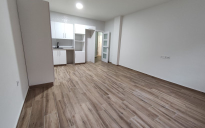 Revente - Maison mitoyenne -
Petrer