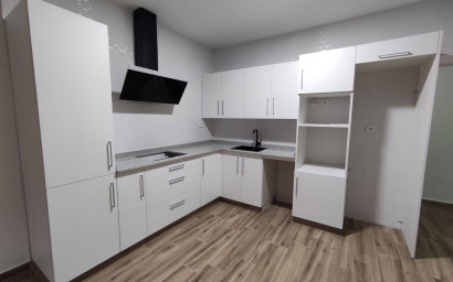 Revente - Maison mitoyenne -
Petrer