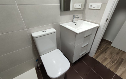 Revente - Maison mitoyenne -
Petrer