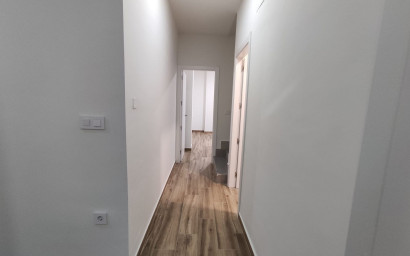 Revente - Maison mitoyenne -
Petrer