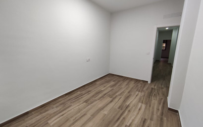 Revente - Maison mitoyenne -
Petrer